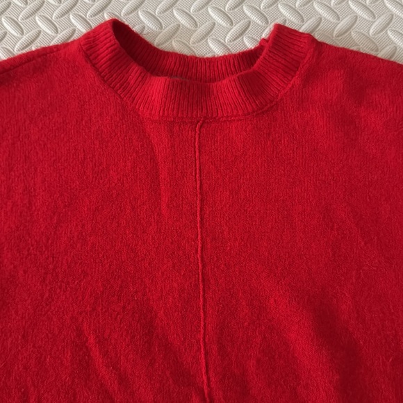 Flattering Vince Camuto Dolman Style Sweater - Picture 2 of 6